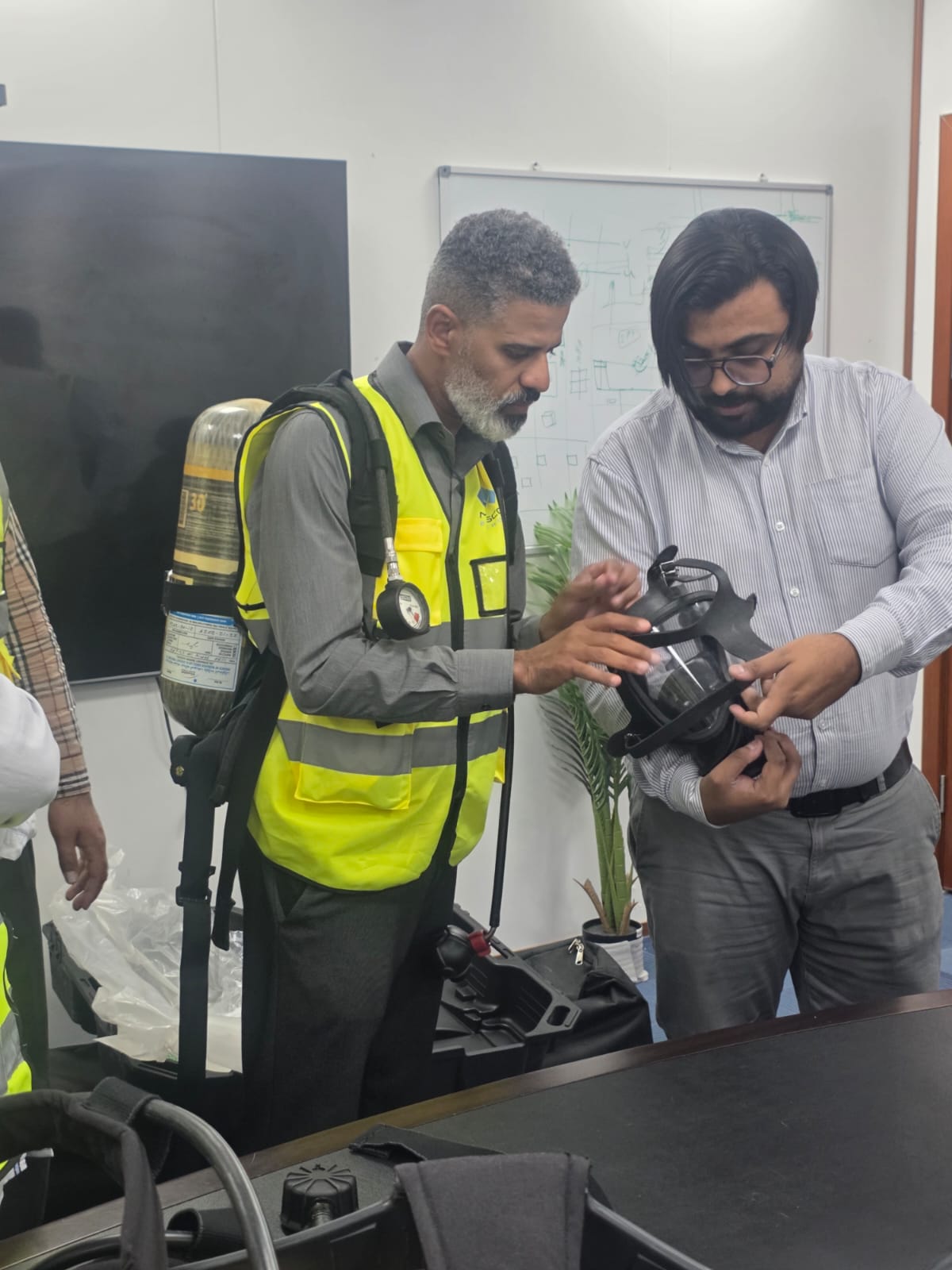 H2S Rescue Procedures & Air Cylinder Operation - MASCO 4